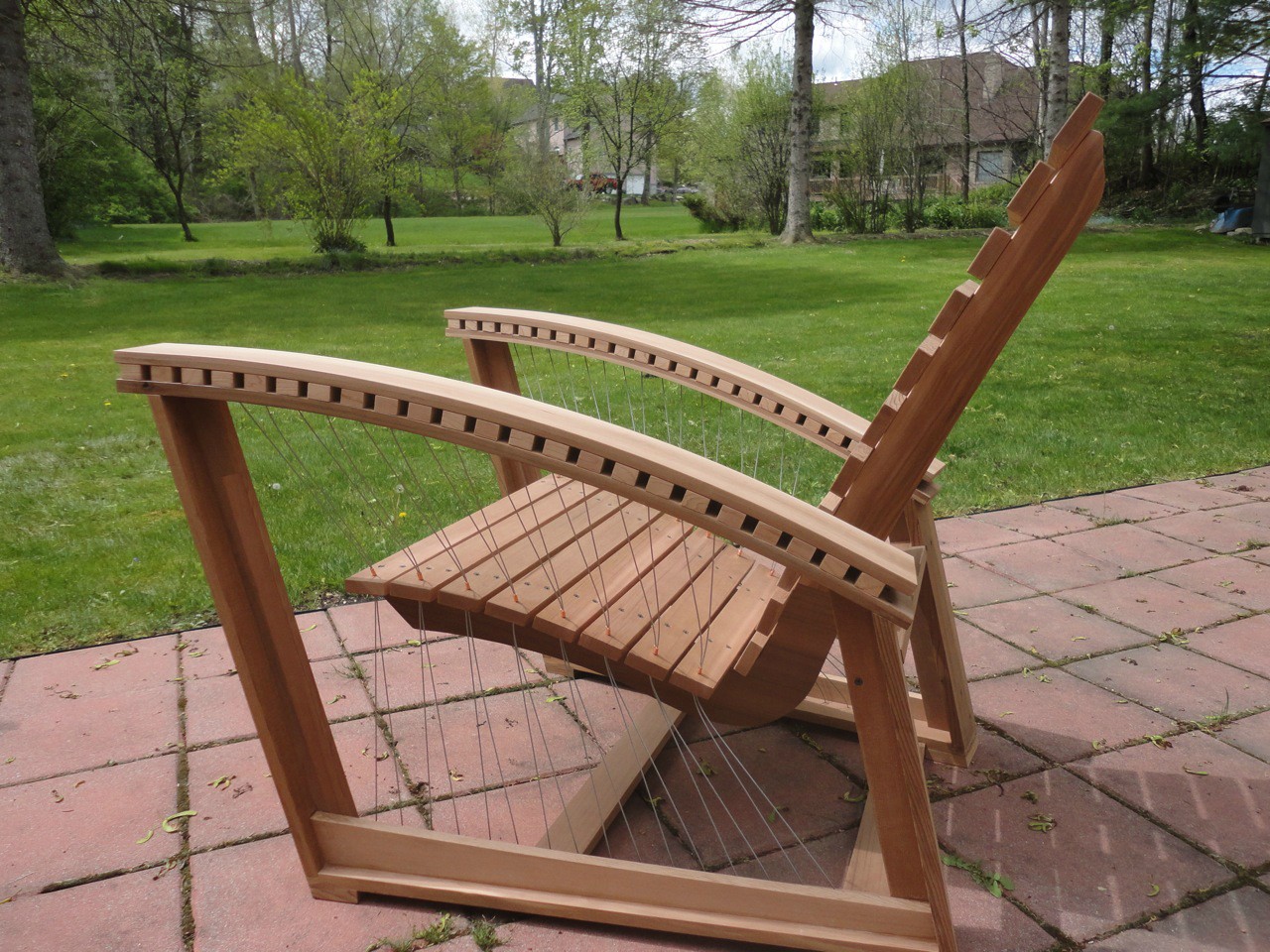 Деревянное дизайнерское кресло